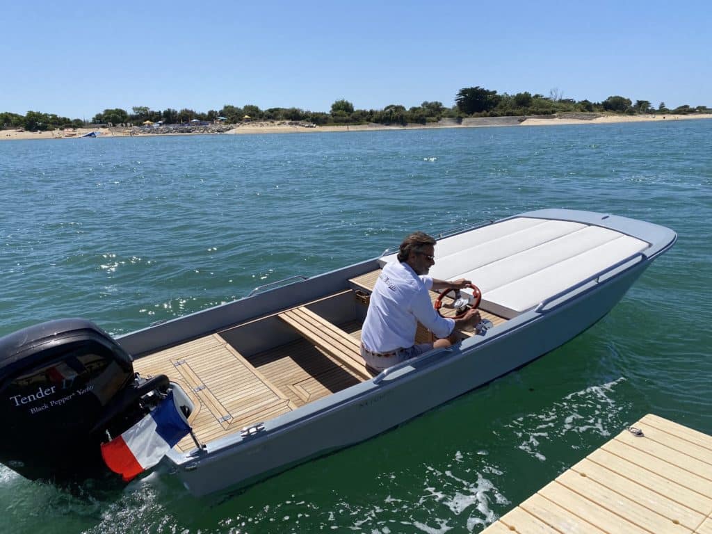 Tender 17 la trinité bateau moteur